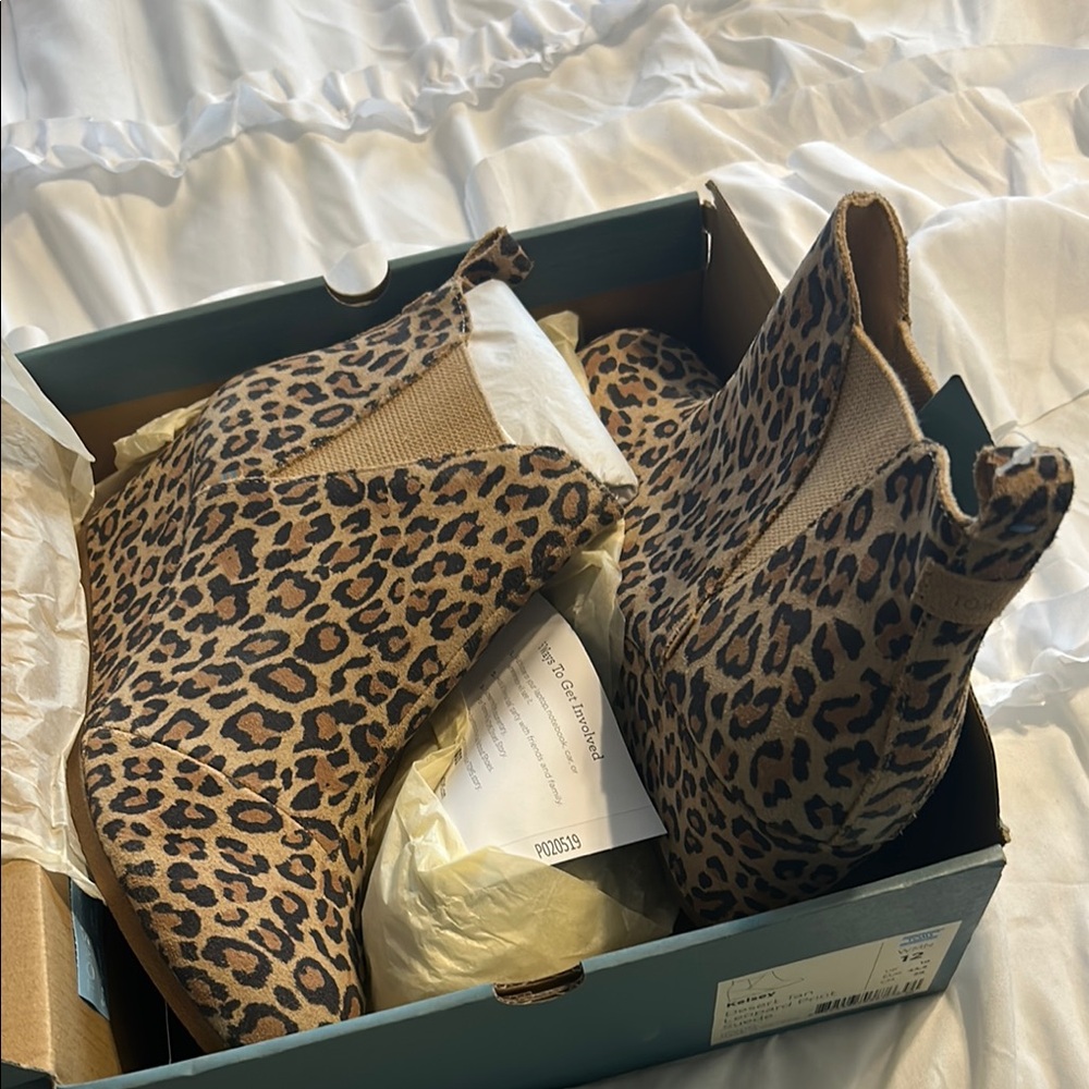 Toms Leopard Print Ankle Boots - Picture 3 of 3